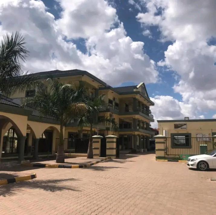 The Prince Charles Hotel 卢萨卡 外观 照片