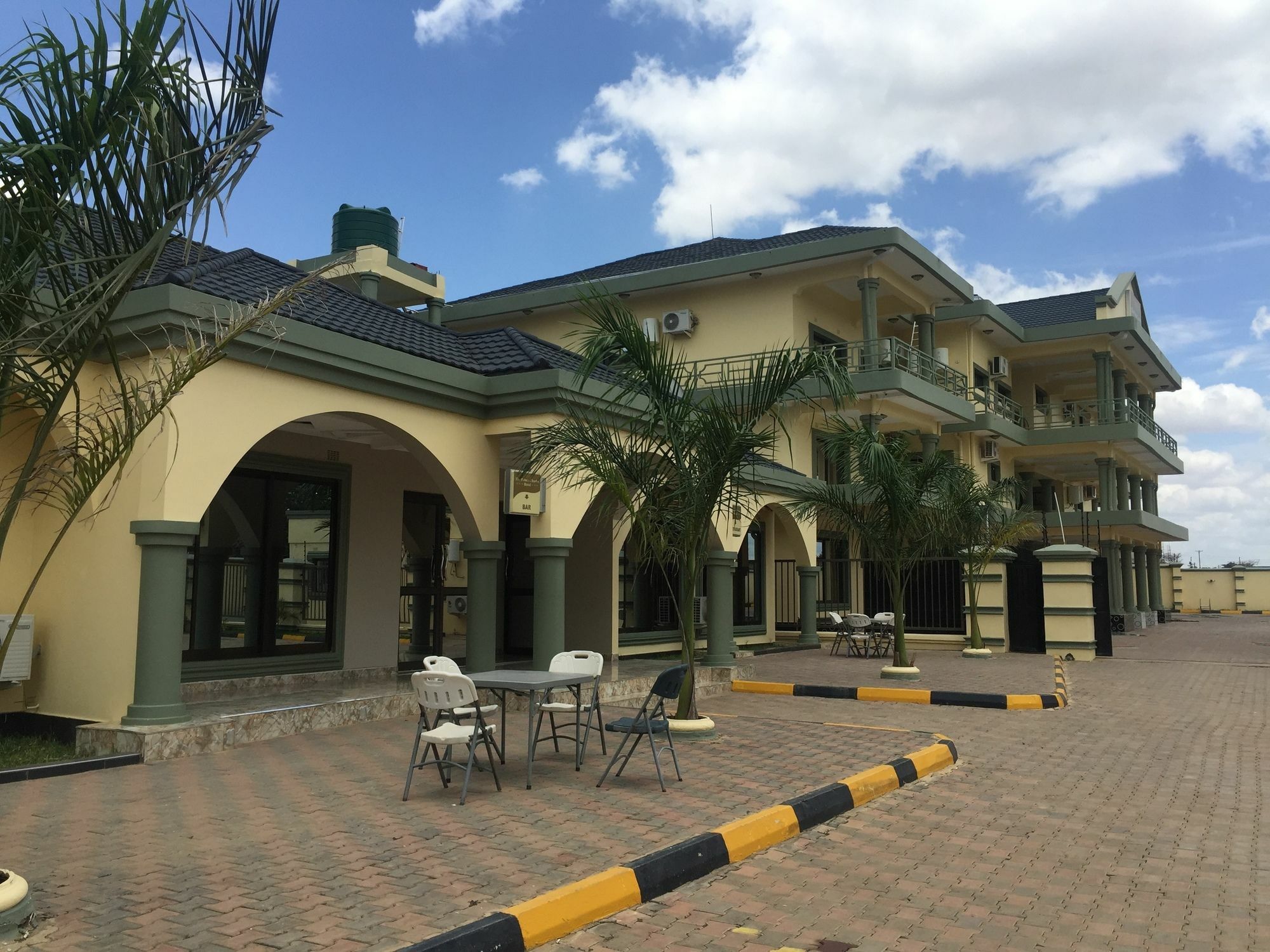The Prince Charles Hotel 卢萨卡 外观 照片